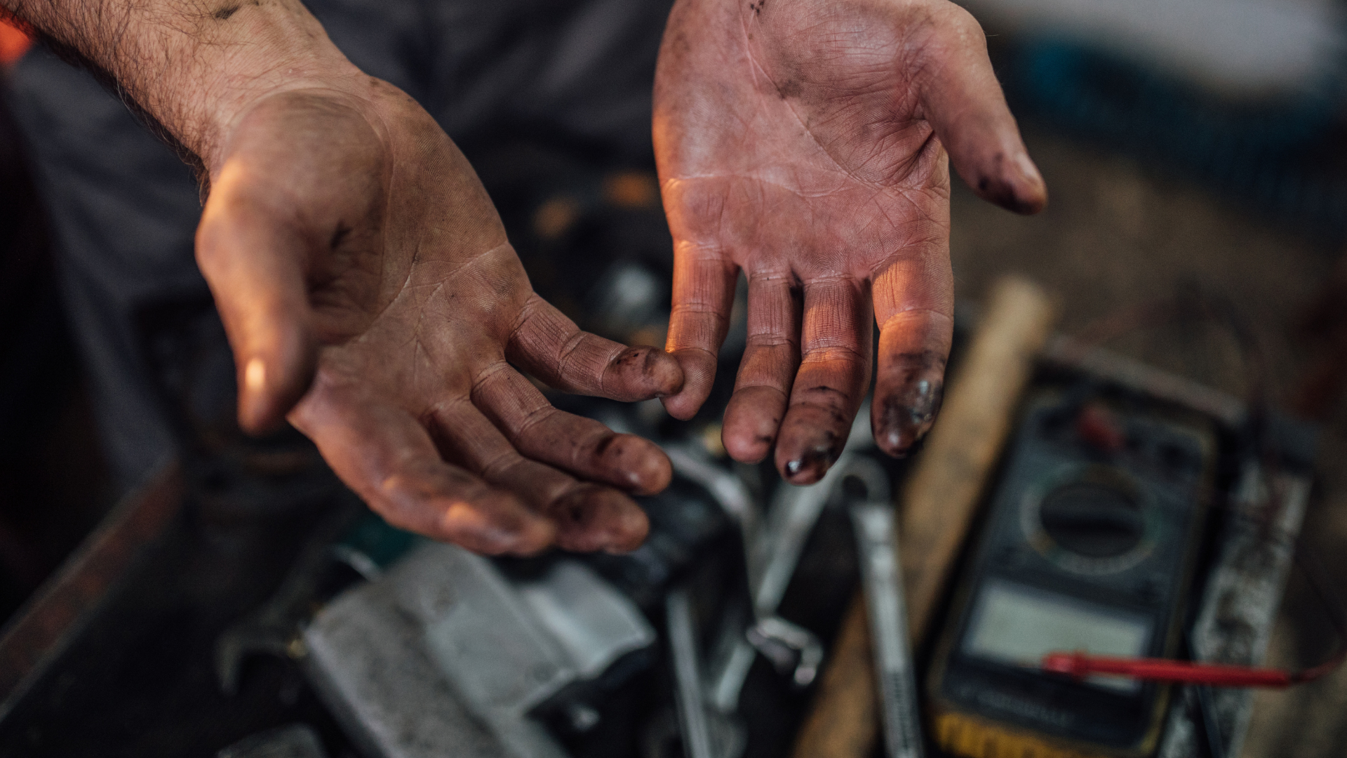 Lavoro duro, prestazioni pulite – Cura professionale delle mani di TRAX